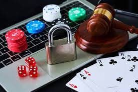 Ilustrasi perlindungan data pribadi pengguna dalam platform online modern
